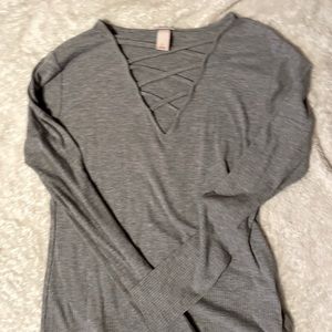 A v neck long sleeve top in small